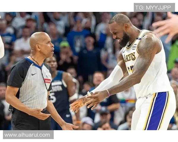 湖人对火箭激战正酣一场决定季后赛命运的关键对决即将上演 湖人对火箭激战正酣一场决定季后赛命运的关键对决即将上演