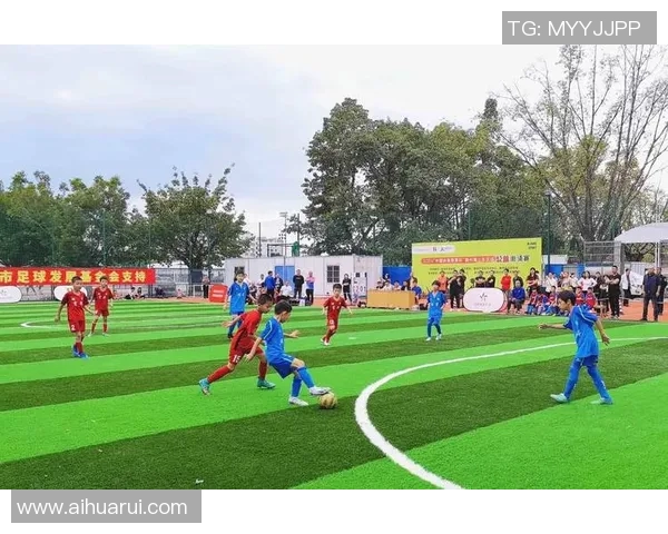 中国足球店：打造全民参与的足球文化新天地，助力青少年成长与发展